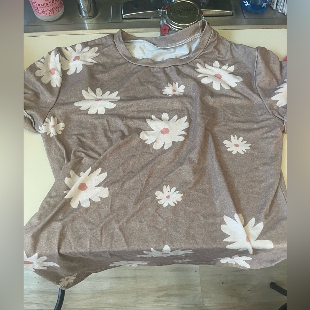 Beige Daisy shirt